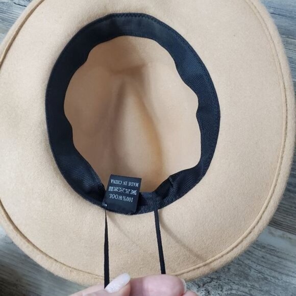 Wool bee adjustable one size hat - Picture 8 of 8